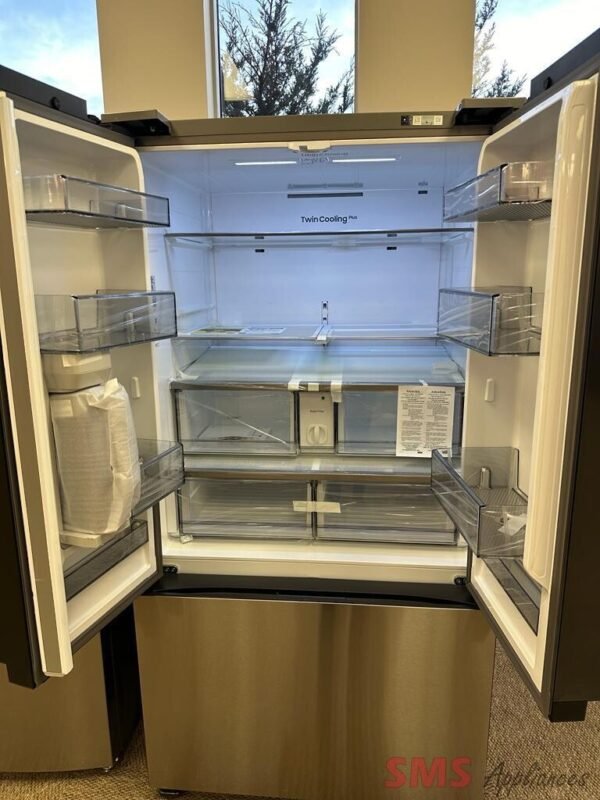 Samsung 36" BESPOKE 3 Door French Door Refrigerator with Autofill Pitcher RF30BB6200QLAA