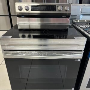 Open Box – Scratch & Dent Samsung Glass Top Stove NE63A6511SS