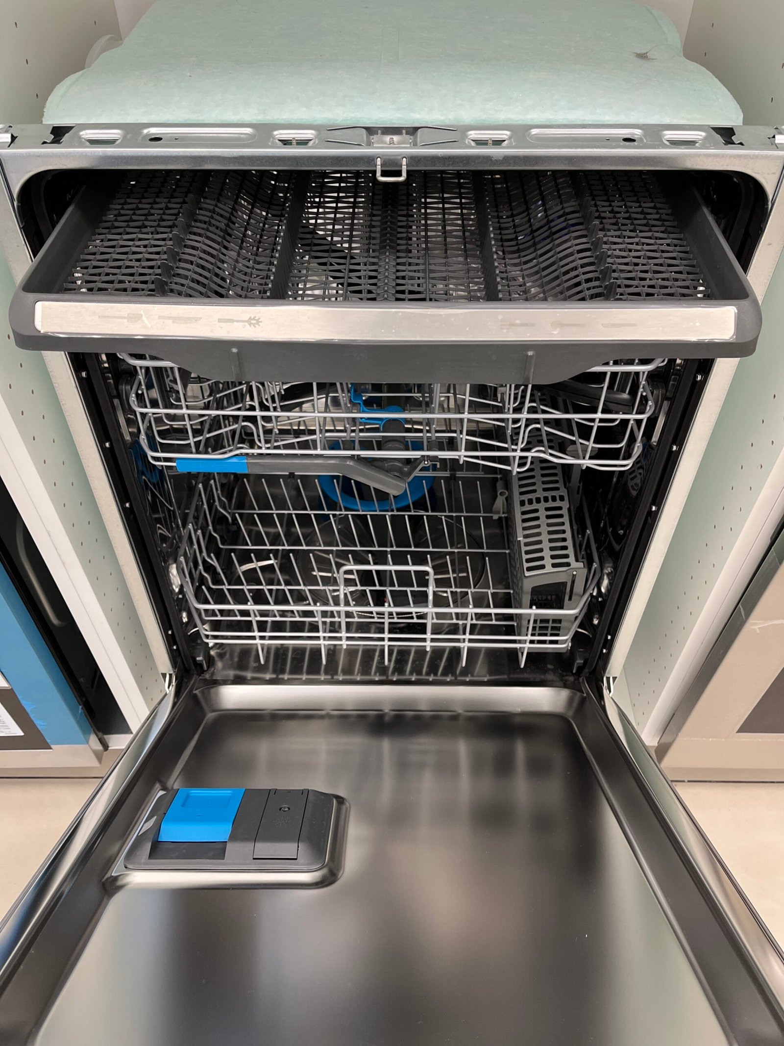 Open-Box-24-Dishwasher-Frigidaire-GDSH4715AF-3