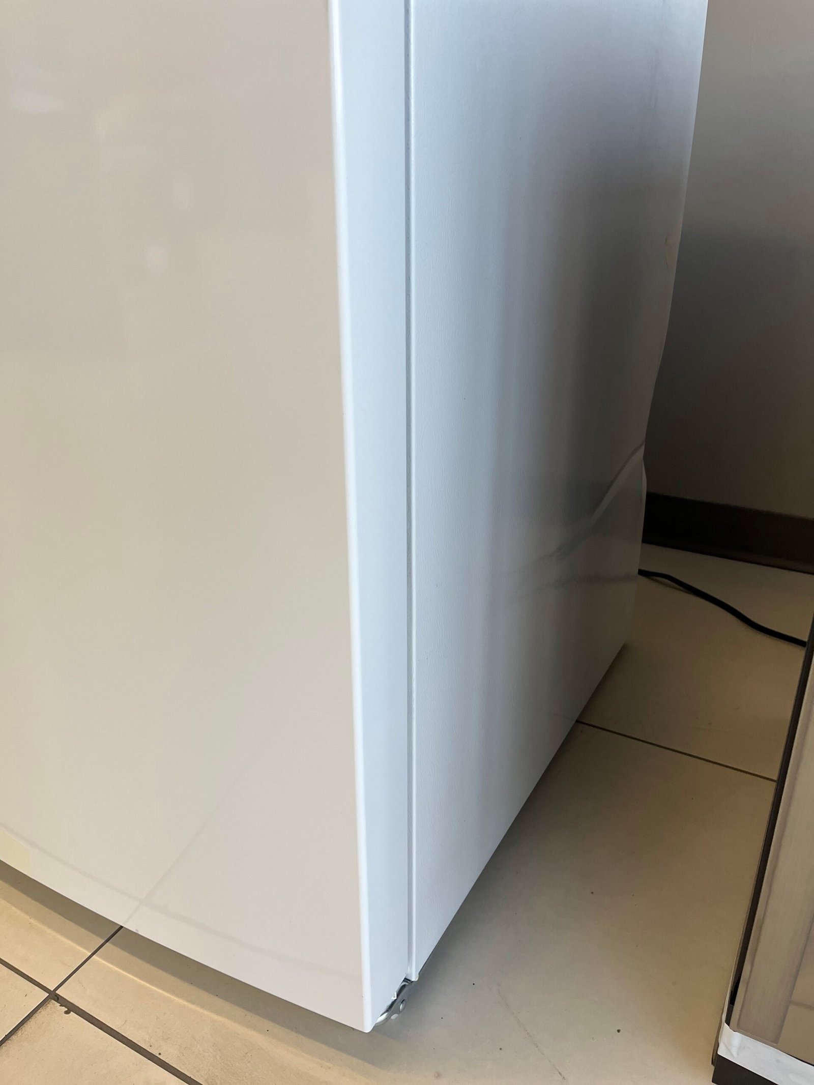 Open-Box-30-Fridge-Frigidaire-FFTR2045VW-5
