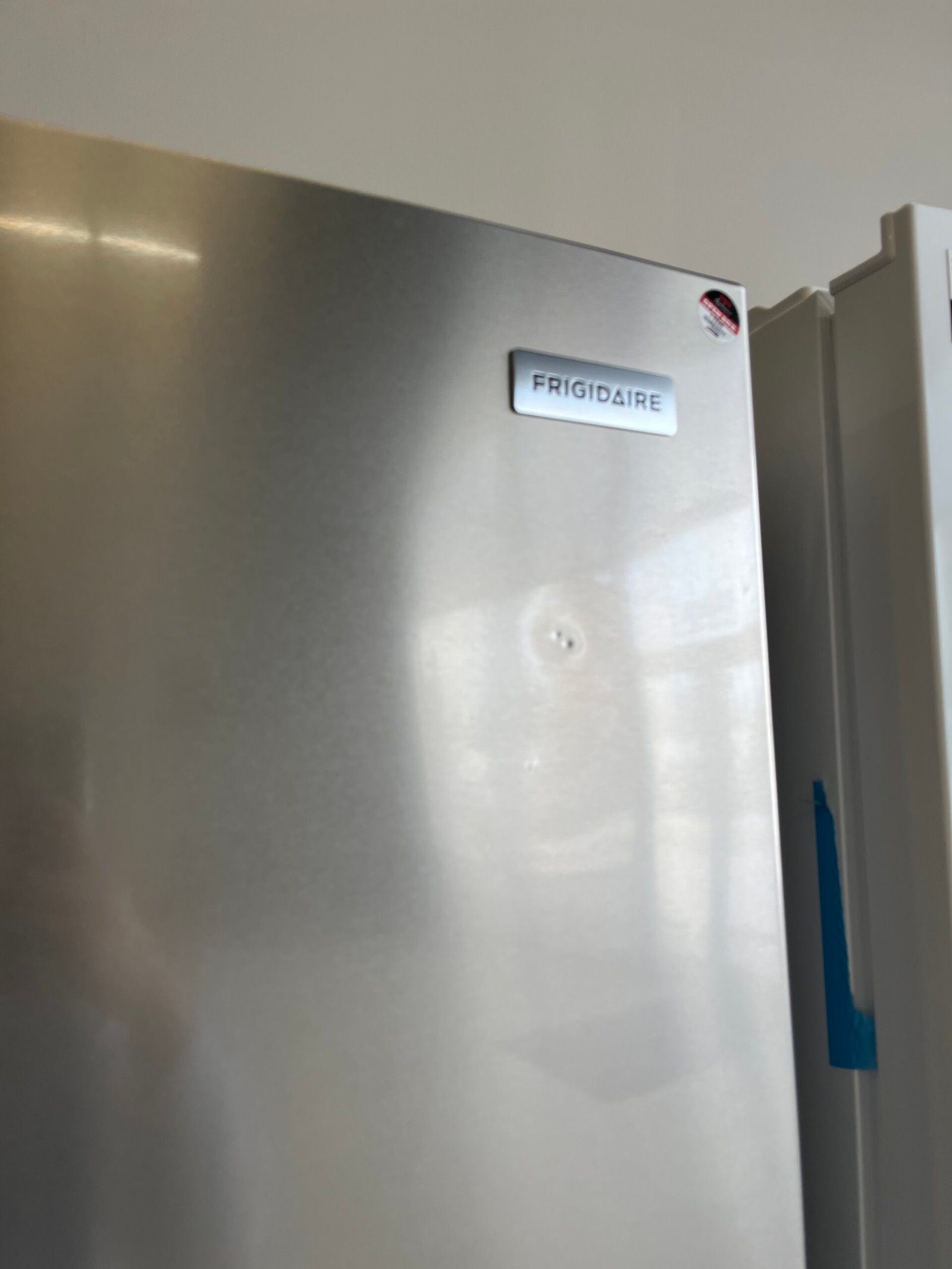 Open-Box-31-Fridge-Frigidaire-FRFG1723AV-3