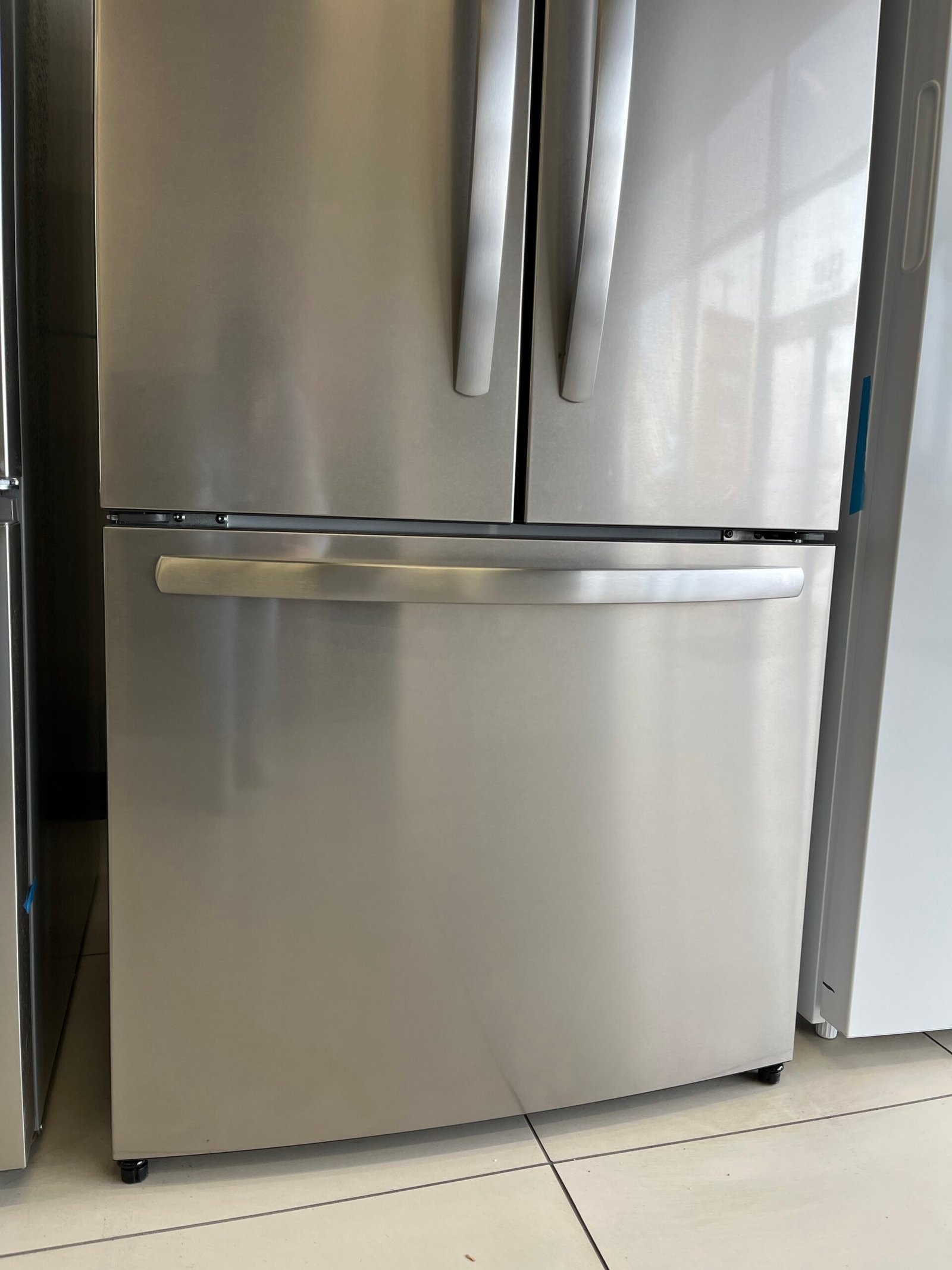 Open-Box-31-Fridge-Frigidaire-FRFG1723AV-6