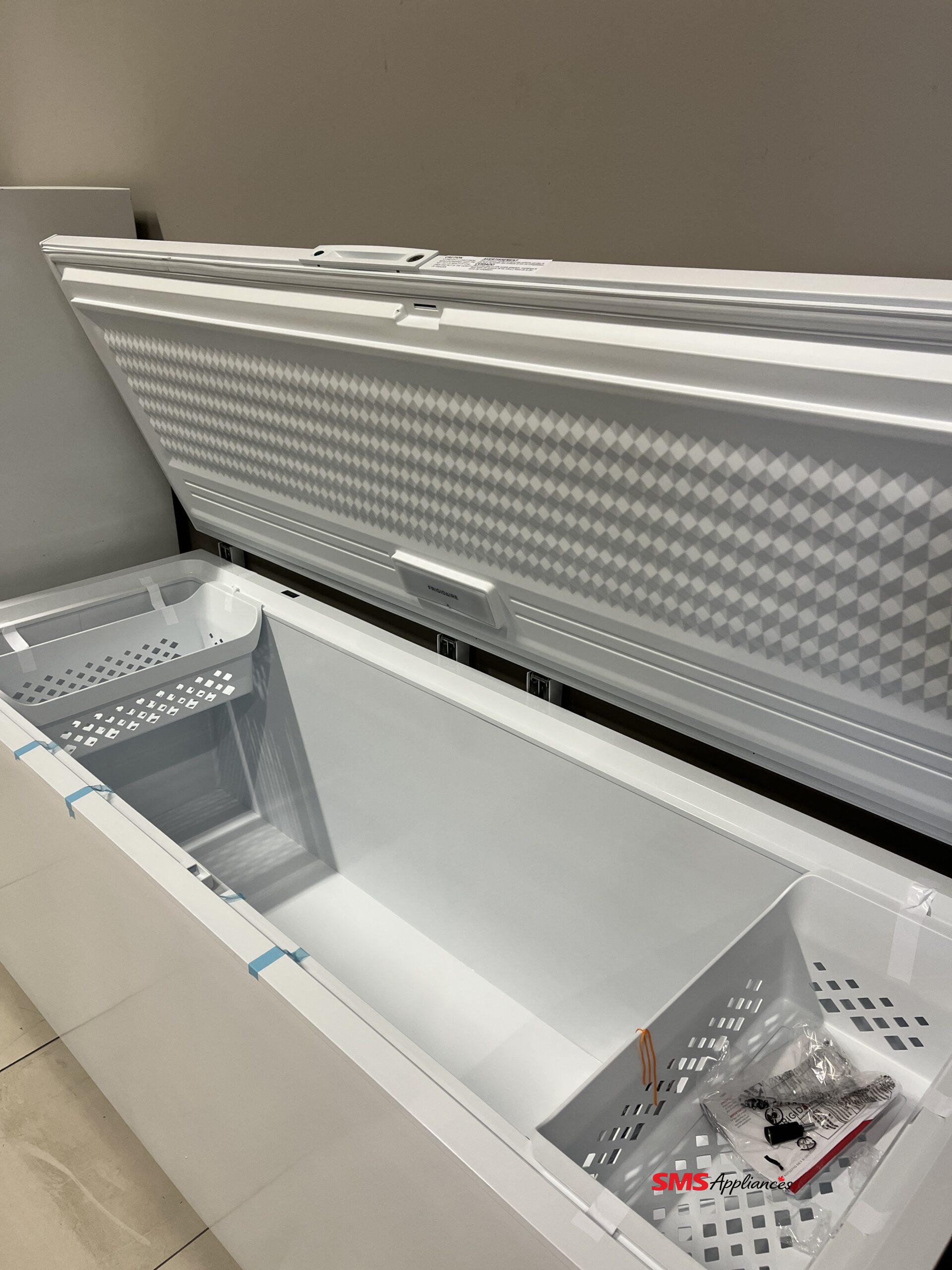 Open-Box-83-Freezer-Frigidaire-FFCL2542AW-1