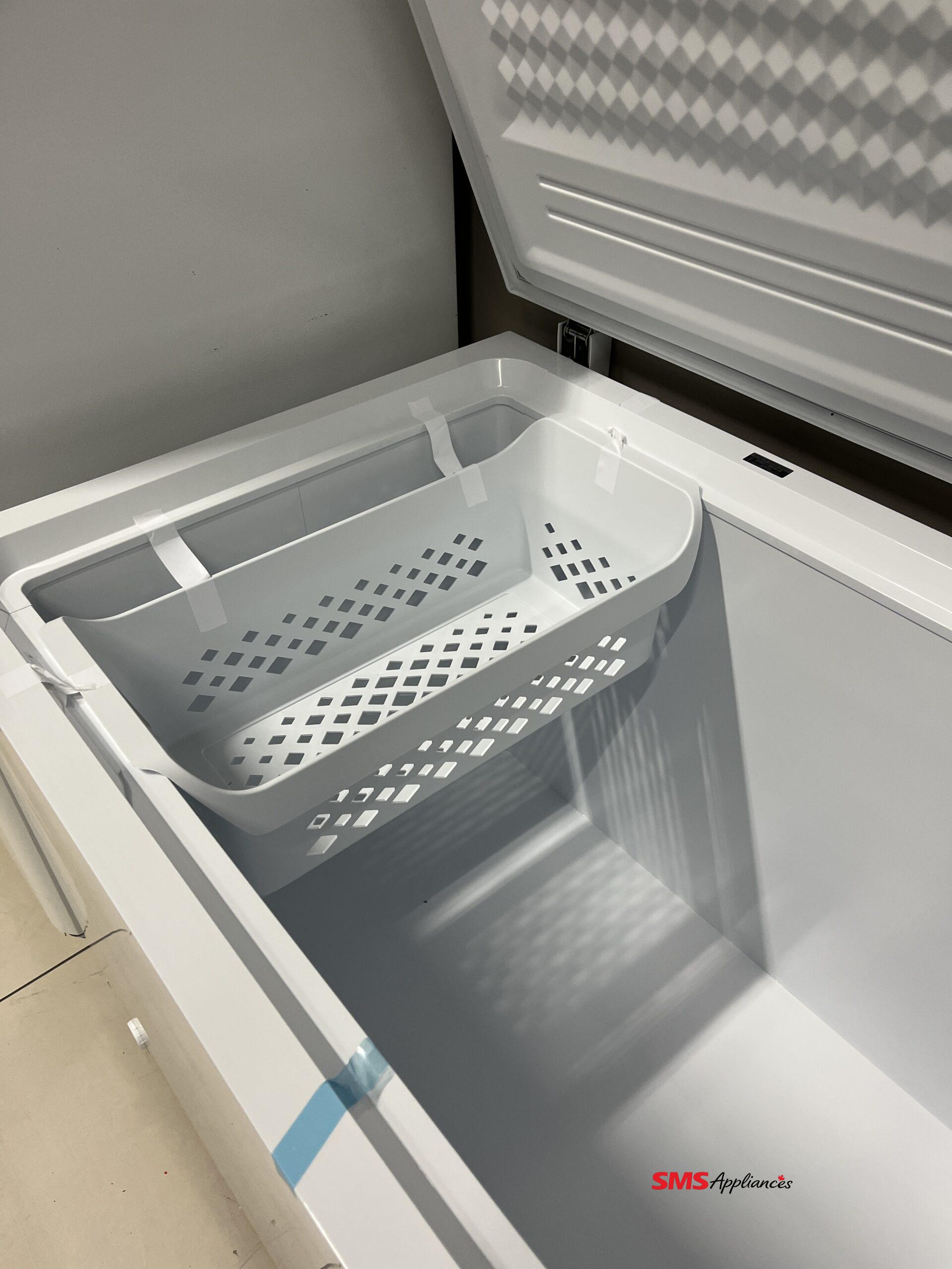 Open-Box-83-Freezer-Frigidaire-FFCL2542AW-2