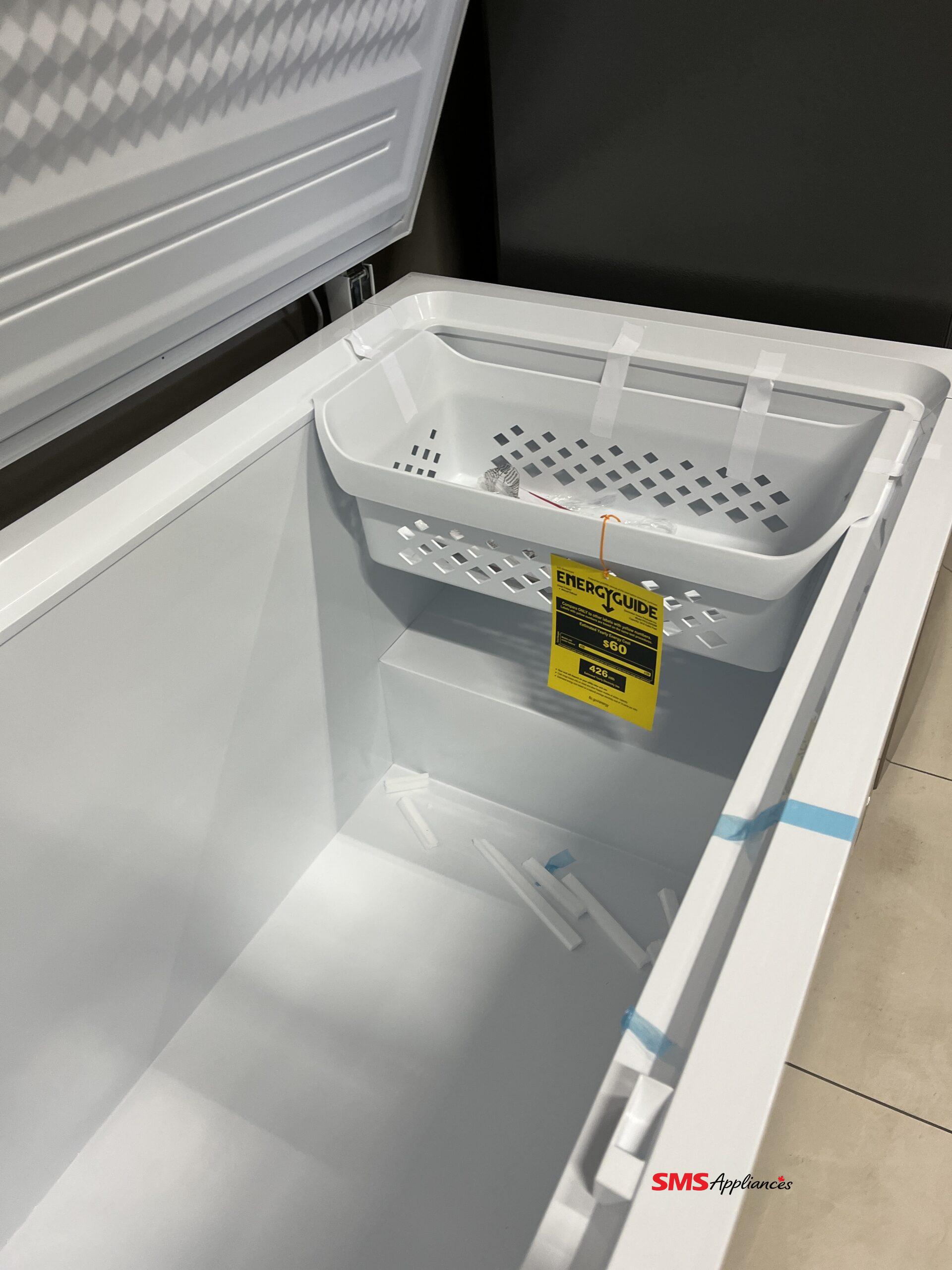 Open-Box-83-Freezer-Frigidaire-FFCL2542AW-3
