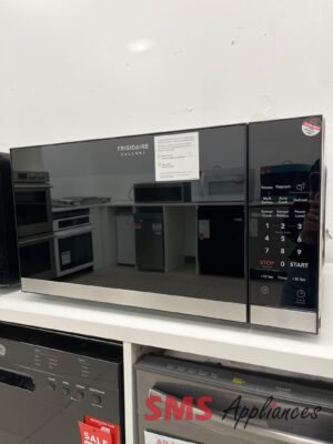 Open Box Microwaves GMBS3068BFA Frigidaire - Image 1