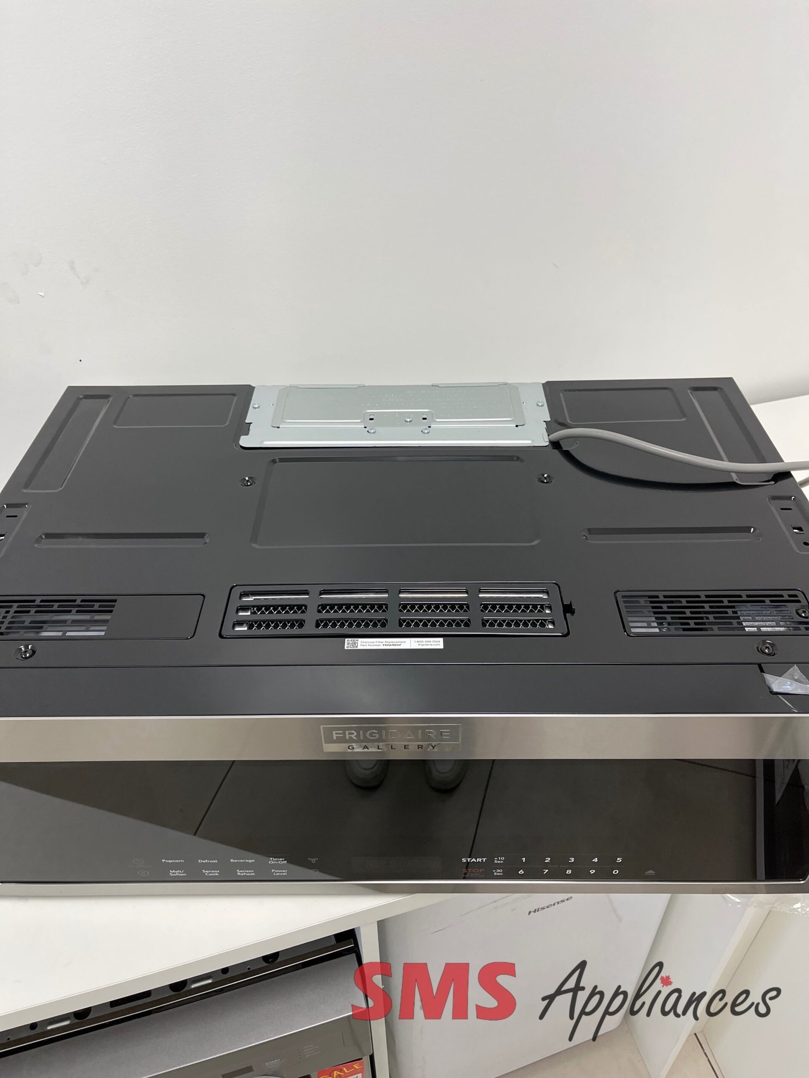Open-Box-Microwaves-GMOS1266AF-5-scaled-1.jpg Open Box Microwaves GMOS1266AF Frigidaire - Image 5