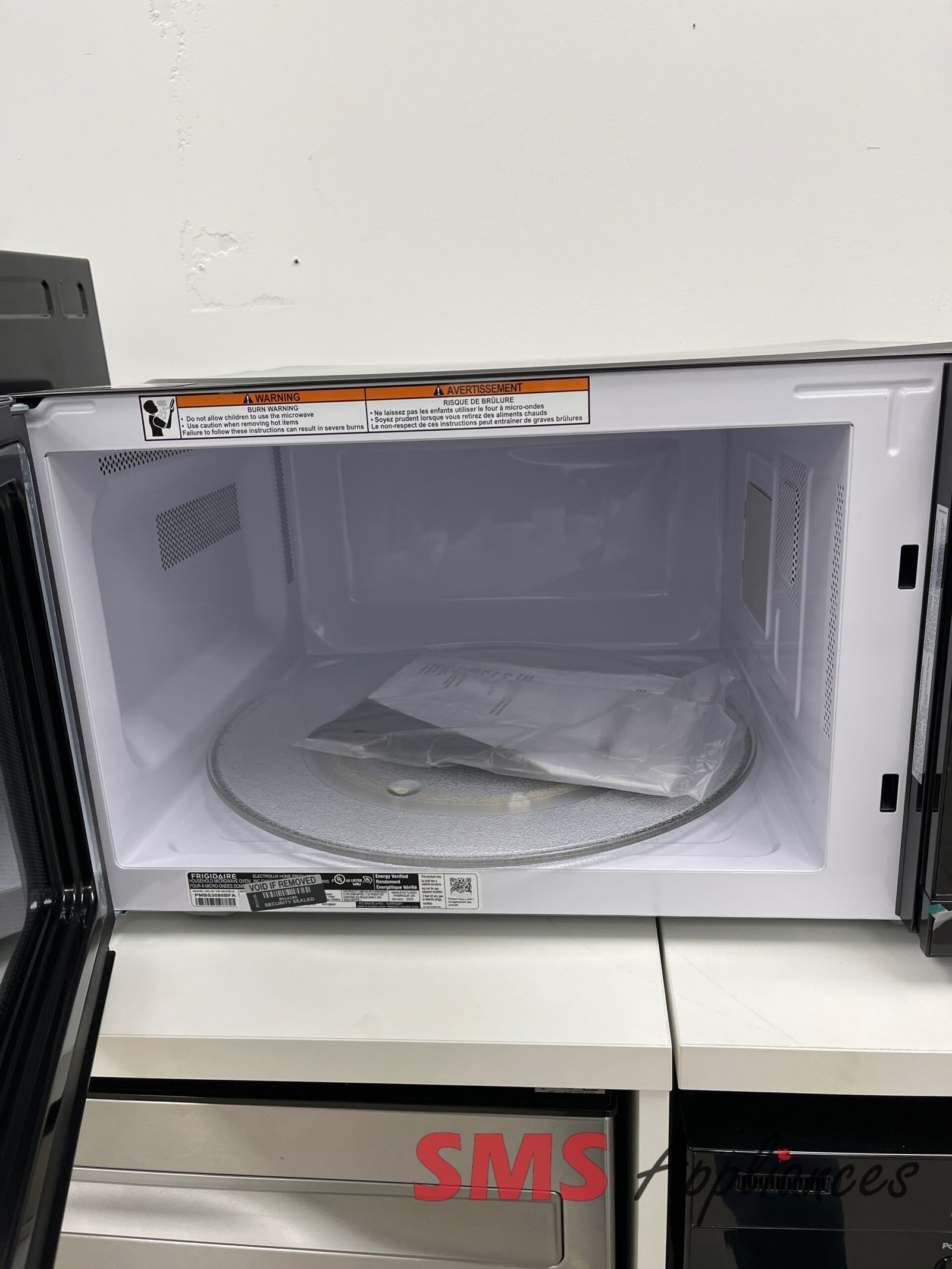Open-Box-Microwaves-PMBS3080BFA-2-scaled-1.jpg Open Box Microwaves PMBS3080BFA Frigidaire - Image 2