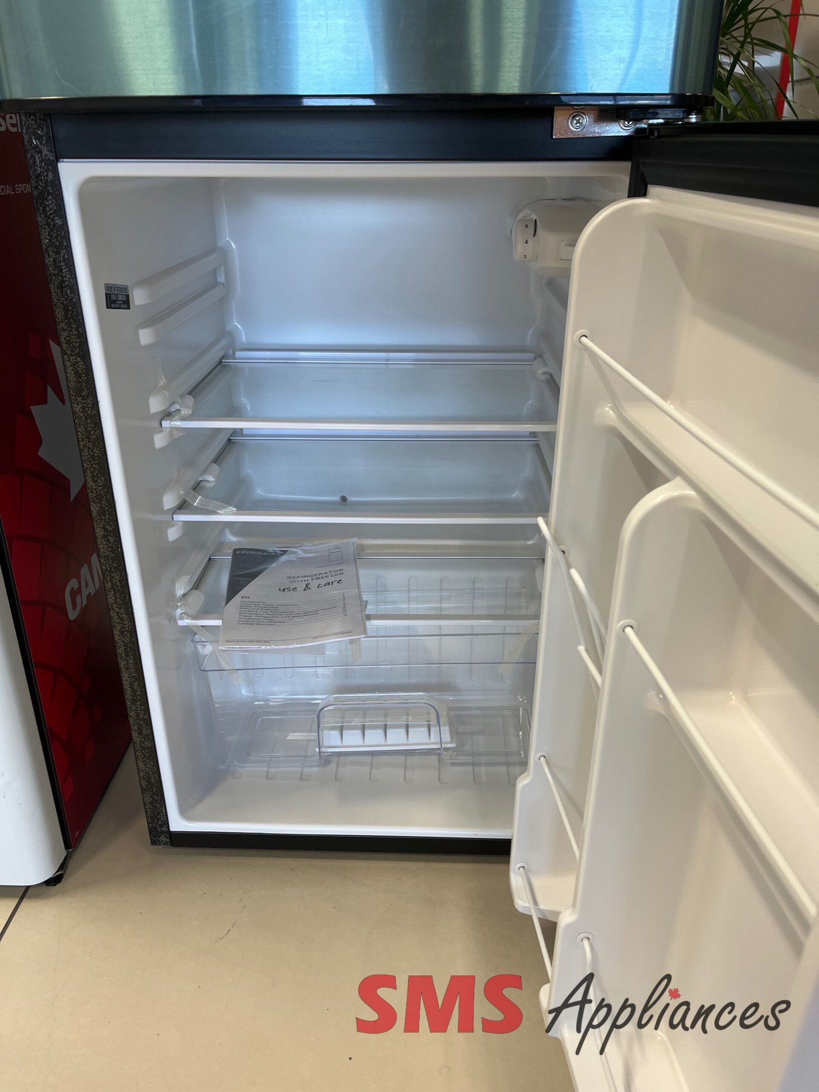 Open-Box-Fridges-EFR463-3-scaled-1.jpg Open Box Fridges EFR463 Frigidaire - Image 3