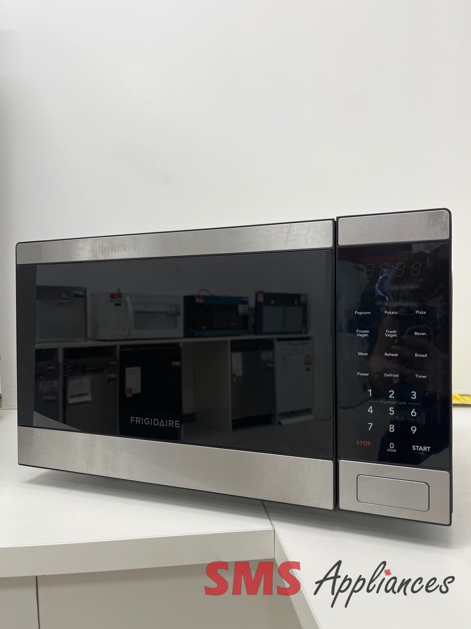 Open-Box-Microwaves-EMW959-C-1-scaled-1.jpg Open Box Microwaves EMW959-C Frigidaire - Image 1