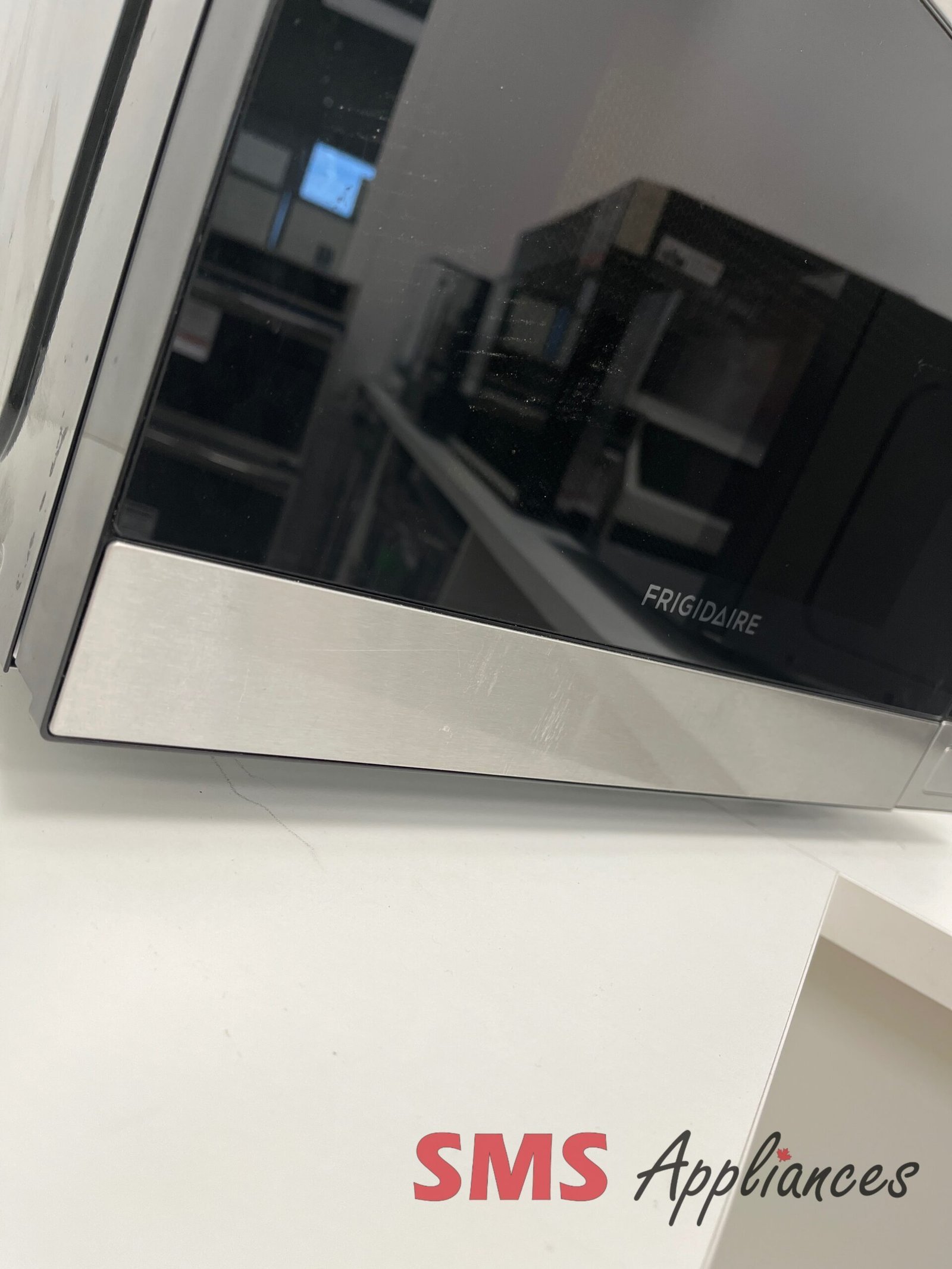 Open-Box-Microwaves-EMW959-C-4-scaled-1.jpg Open Box Microwaves EMW959-C Frigidaire - Image 4