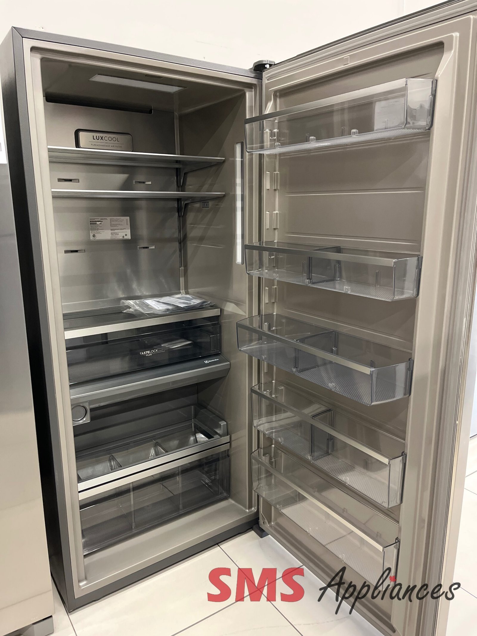 Open-Box-Fridges-EI33AR80WSC-3-scaled-1.jpg Open Box Fridges EI33AR80WSC Electrolux - Image 3