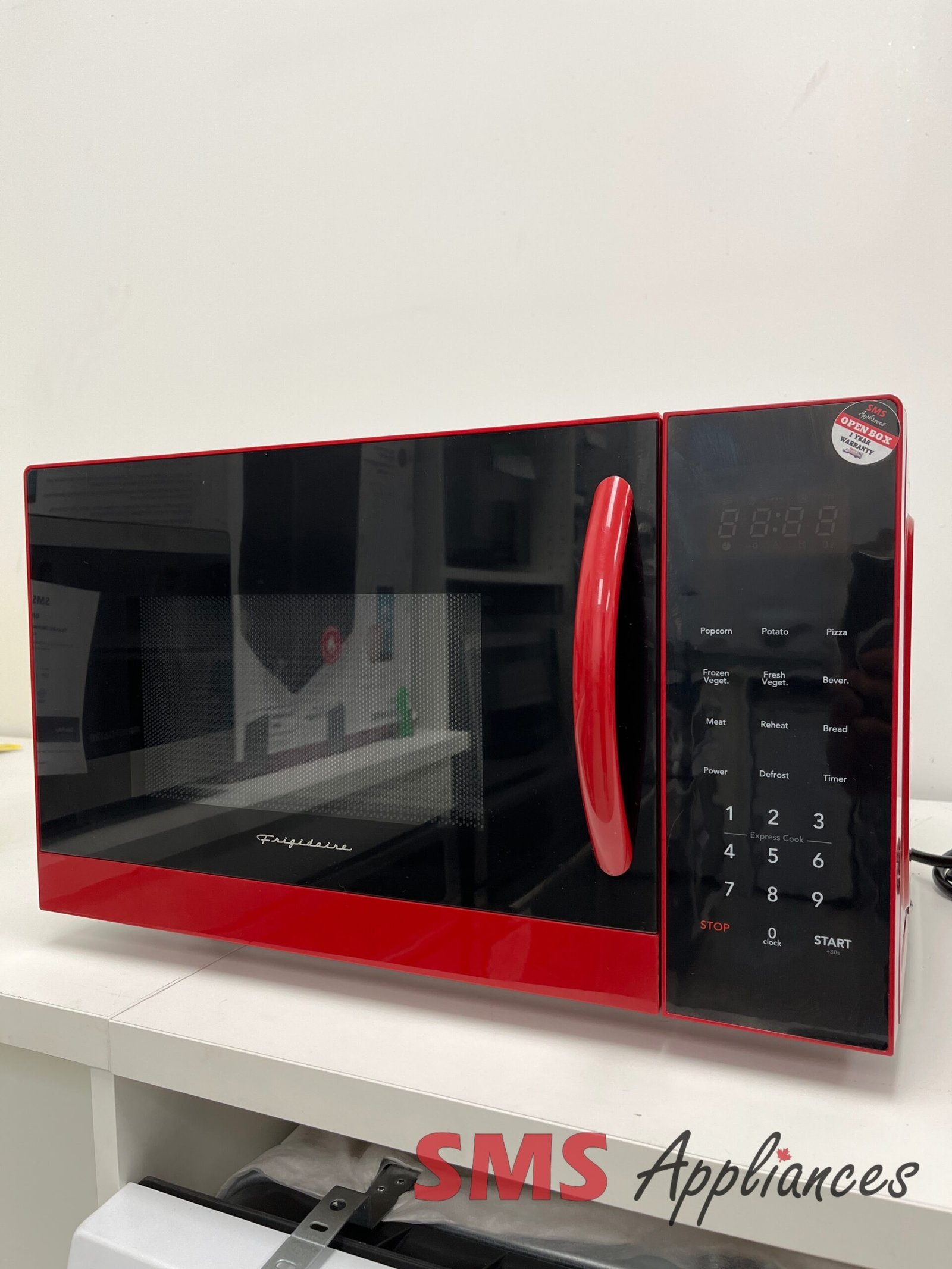 Open-Box-Microwaves-EMW953-RED-1-scaled-1.jpg Open Box Microwaves EMW953-RED Frigidaire - Image 1