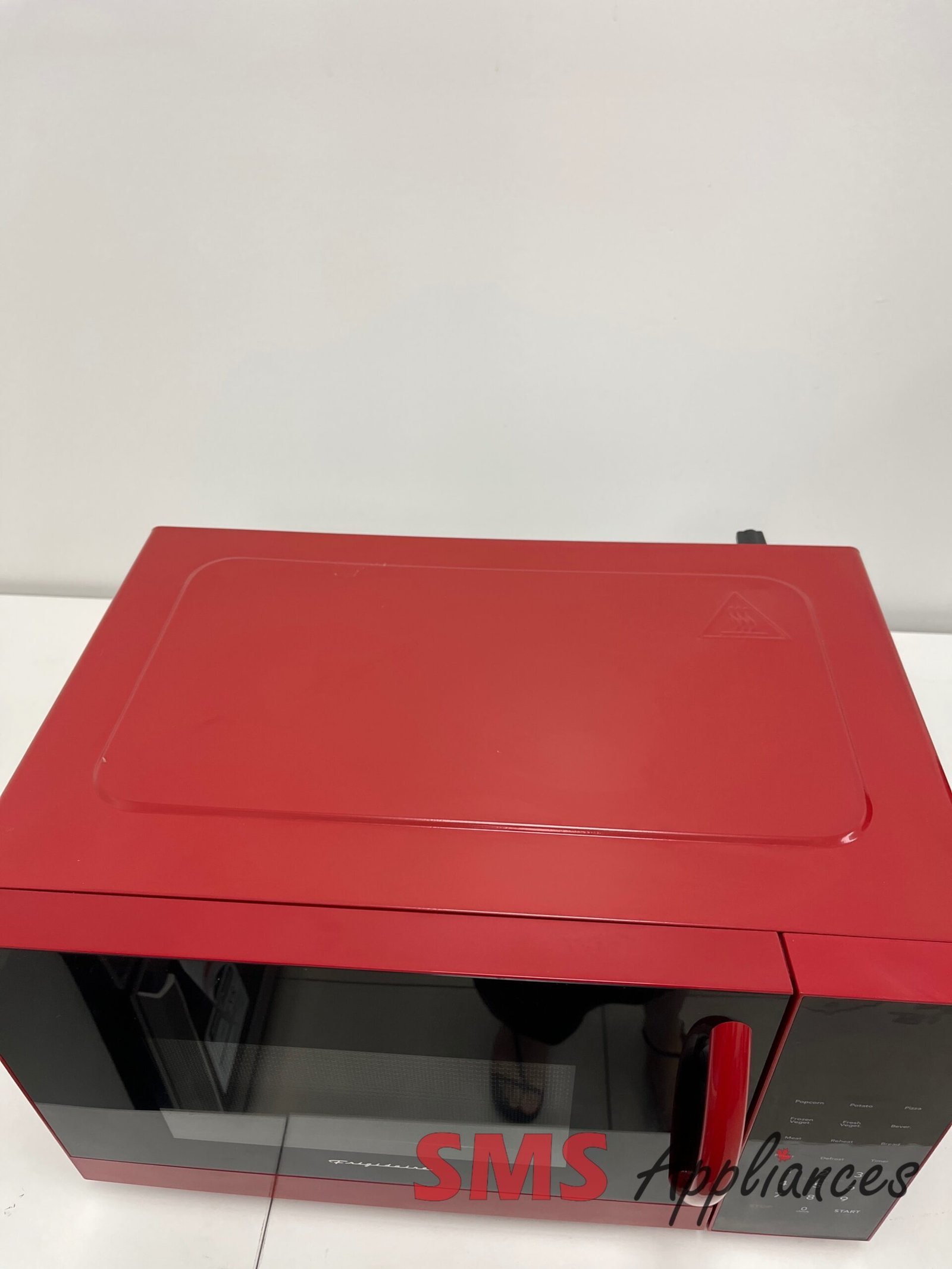 Open-Box-Microwaves-EMW953-RED-3-scaled-1.jpg Open Box Microwaves EMW953-RED Frigidaire - Image 3
