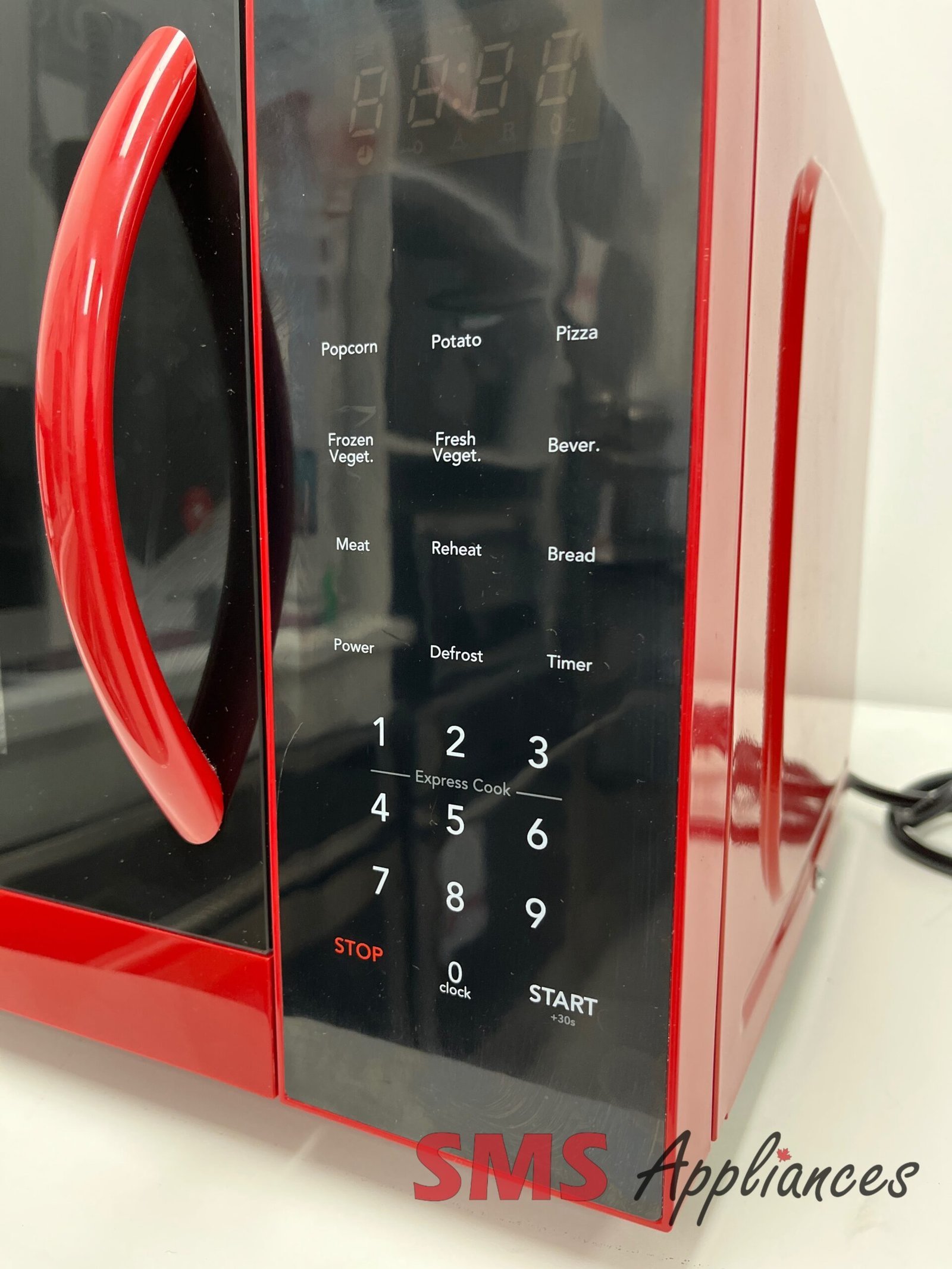 Open-Box-Microwaves-EMW953-RED-4-scaled-1.jpg Open Box Microwaves EMW953-RED Frigidaire - Image 4