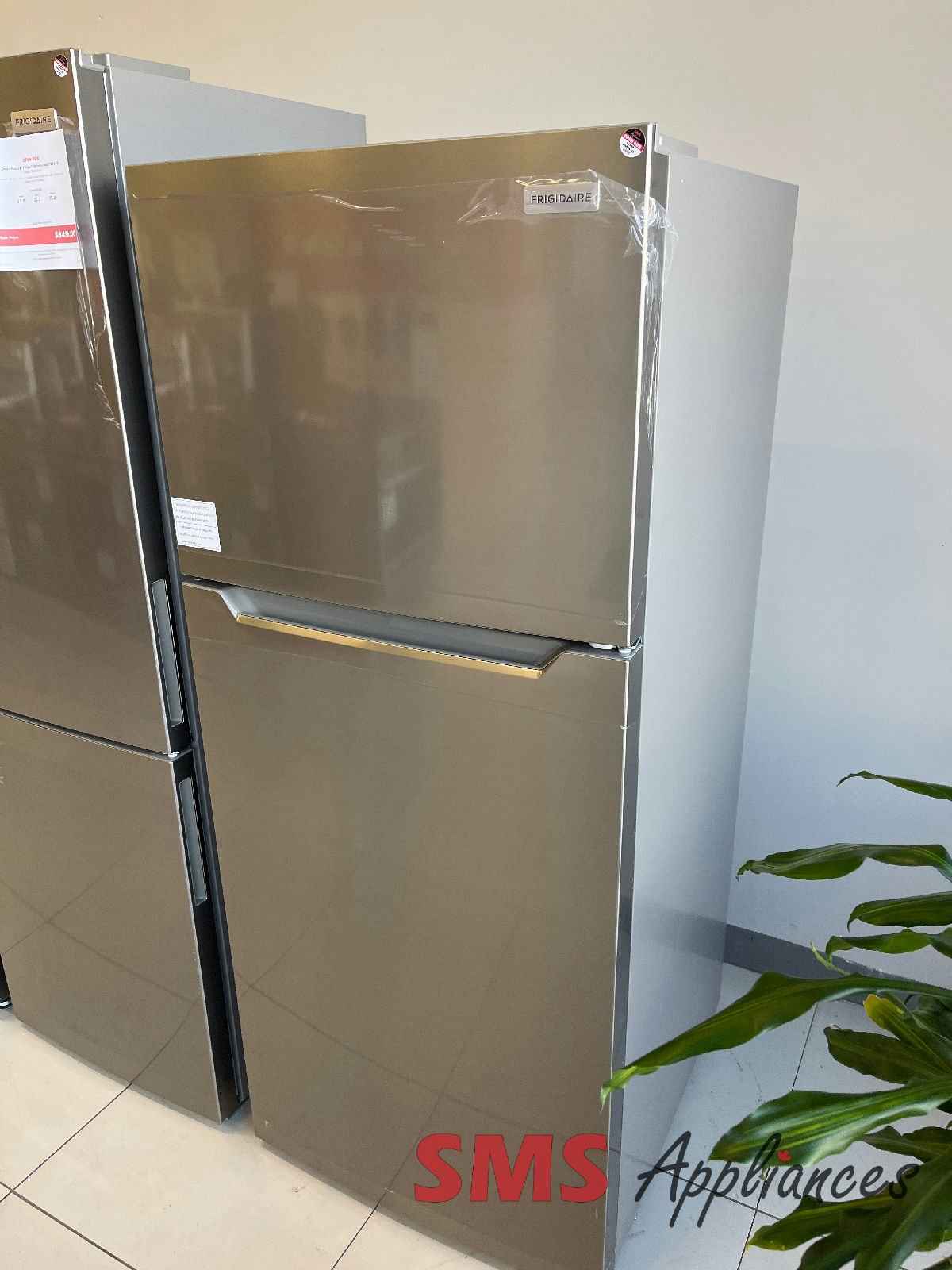 Open-Box-Fridges-FFHT1822UV-6 Open Box Fridges FFHT1822UV Frigidaire - Image 6